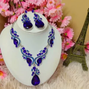 Diamond Cut Crystal Necklace Blue)