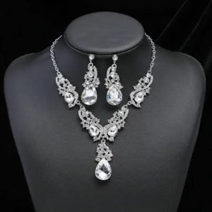 Diamond Cut Crystal Necklace (White)