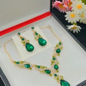 Diamond Cut Crystal Necklace (Green)